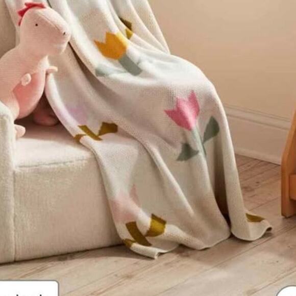 Tulip Knit Throw Blanket – 48" x 58 Brand new in original bag - Picture 1 of 7